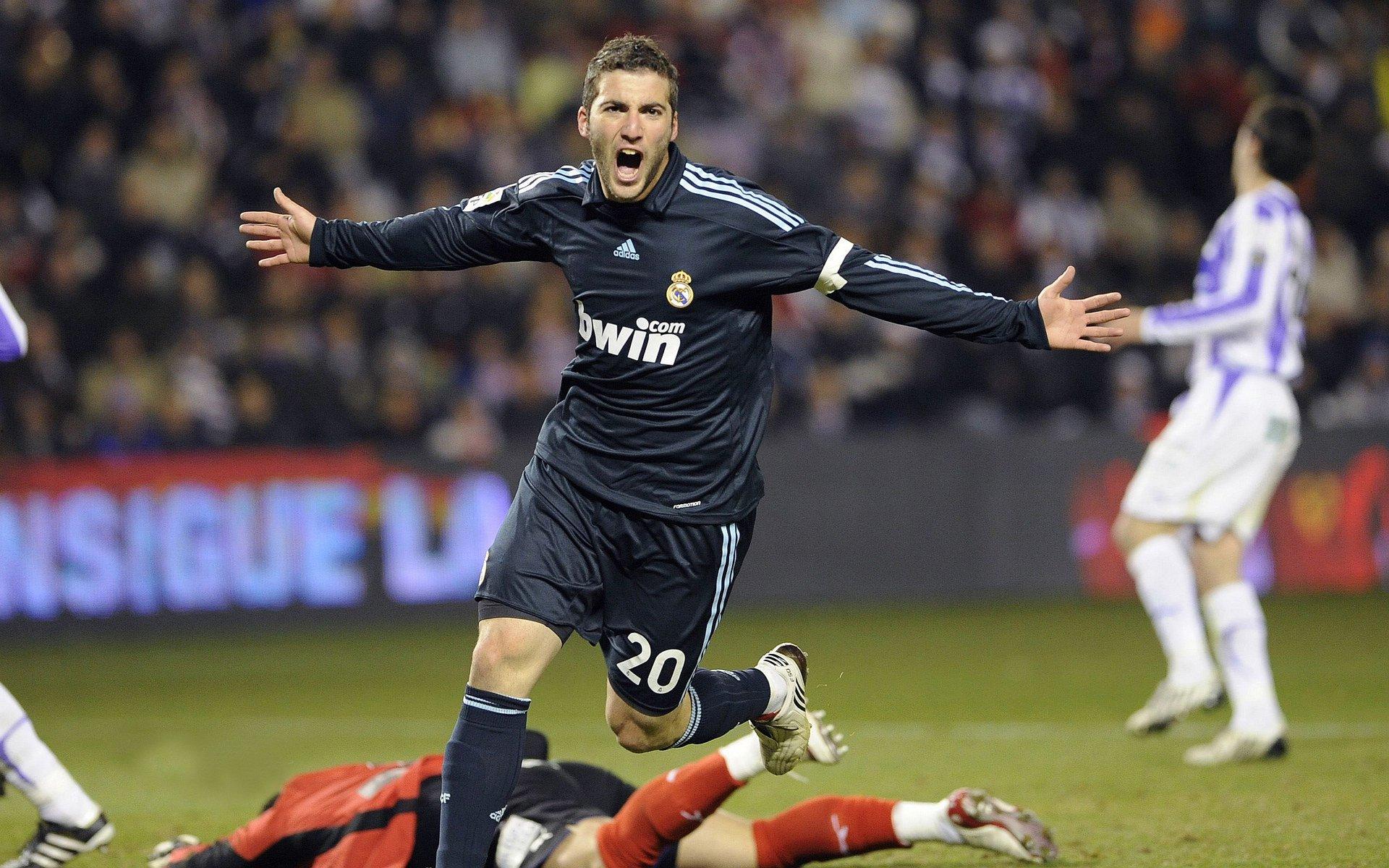 足球联赛激战正酣 多支球队展现卓越竞技状态